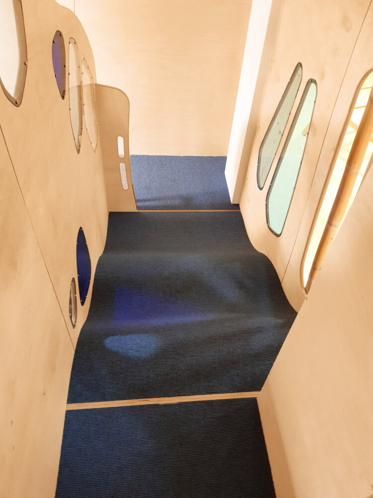 Singen_Sinnesreich Montessori Kinderhaus_Hauptraum und Balkenanlage_K200102_CS (44)-_Web